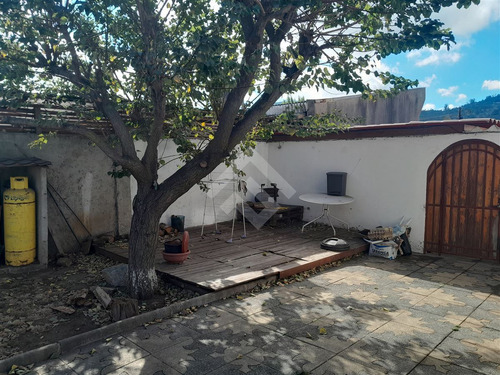 Casa En Venta De 4d Y 3b En Sector Valencia, Quilpué