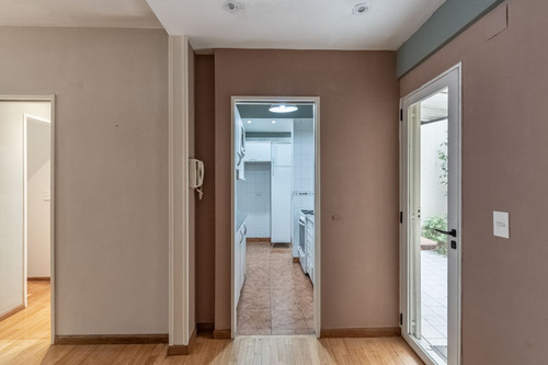 2 Amb. Apto Credito - Patio Y Balcon - Estado Muy Bueno,.-