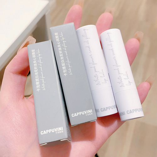 Bálsamo Labial Que Muda De Cor Em Sanduíche E Batom Hidratan