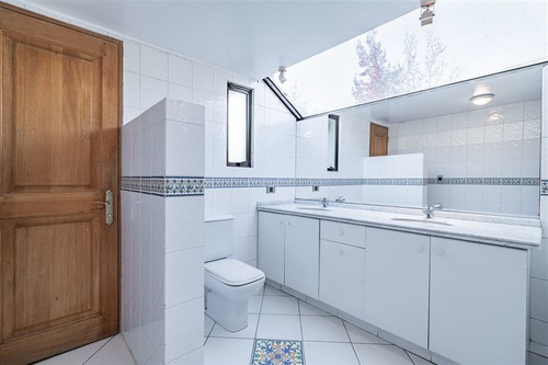 Casa En Venta De 4 Dorm. En Las Condes