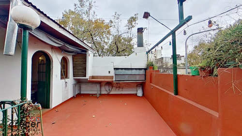 Hermosa Casa De Epoca De 4 Ambientes Con Terraza Y Patio