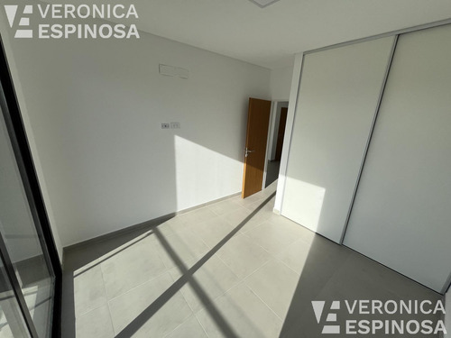 Departamento De Dos Ambientes Con Cochera, En Venta- Ituzaingó Sur