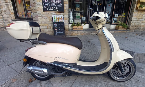 Imagen 8 de 9 de Scooter Beta Tempo 150 Baul Y Soporte Parabrisas
