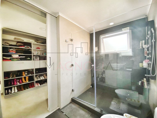 Casa En Arriendo De 5 Dorm. En Colina