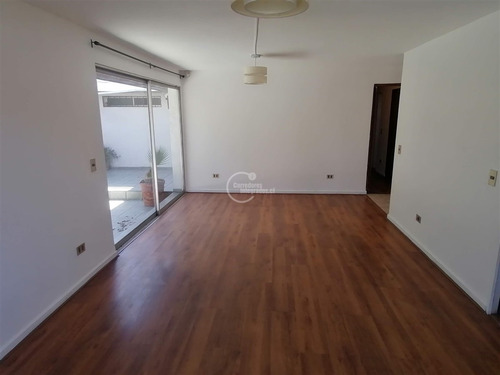 Casa En Arriendo De 3 Dorm. Mas Servicios En Las Condes