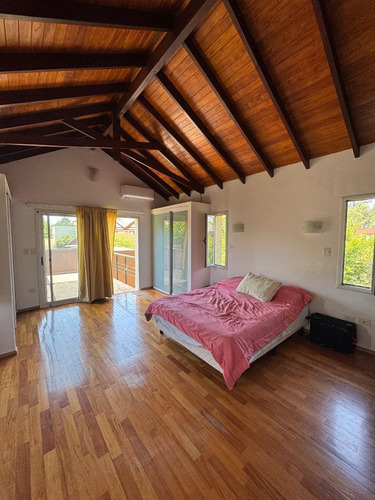 Casa En Alquiler - Moderna C/ Quincho, Pileta, Jardín Y Cochera Para 4 Autos - Campos De Alvarez