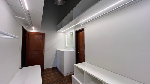 Alquilo Casa Con Piscina En Pleno Centro De Encarnación: 5 Habitaciones Y 4 Baños