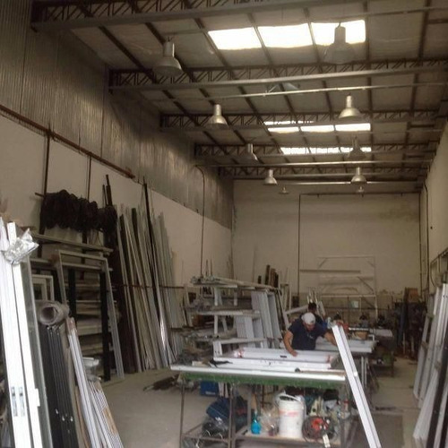 Imagen 2 de 3 de Excelente Galpón En Una Planta De 1100m2 En Caseros