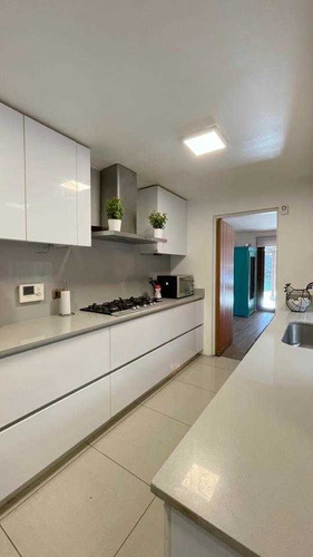 Imagen 14 de 30 de Casa Remodelada En Condominio, La Reina / Julia Bernstein