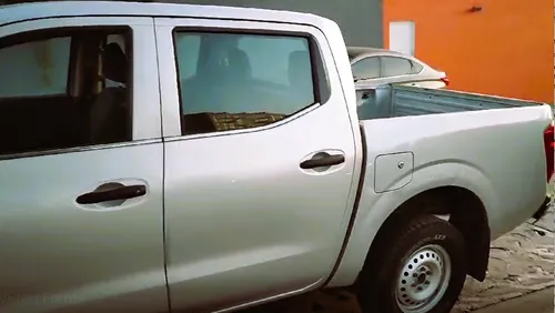 Nissan Np 300, Doble Cabina -2 Dueños -motor 4 Cil De 2.5l