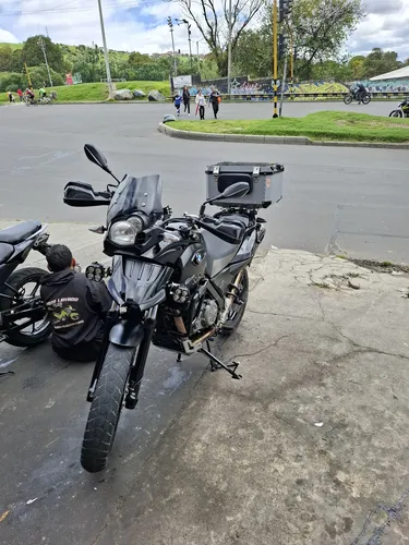 Bmw 650 Gs Con Maletero Para 2 Cascos