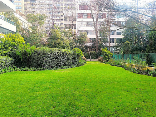 Departamento En Venta De 1 Dorm. En Las Condes (metro Colón)