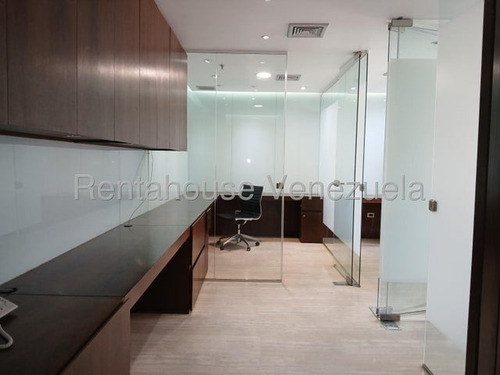 Tg Oficina En Venta En Campo Alegre, En Torre Empresarial, Lista Para Usarla, Sin Falla De Agua 25-16086 Ys