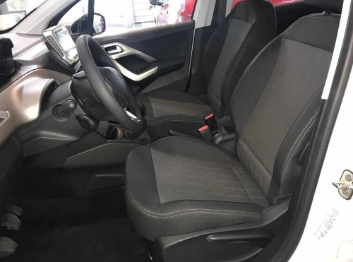 Imagen 10 de 15 de Robayna Peugeot 2008 1.6 Allure Am20 Año 2021 Gris 0 Km