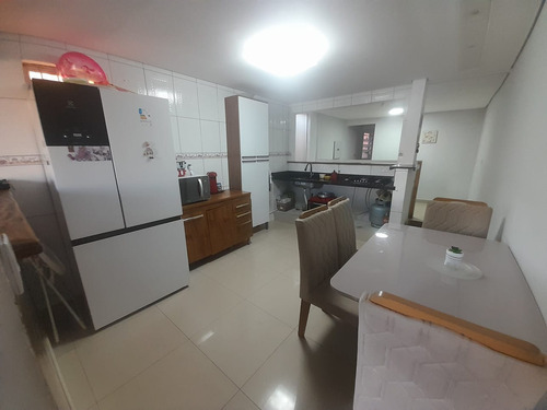 Casa De 7 Cômodos,2 Quartos 2 Banheiros 3 Salas