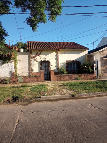 Casa Muy Buena Ubicacion A Pocas Cuadras De La Estacion