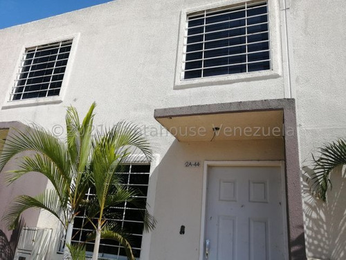 Imagen 1 de 14 de Casa En Venta Terrazas De La Ensenada, Barquisimeto 22-5175