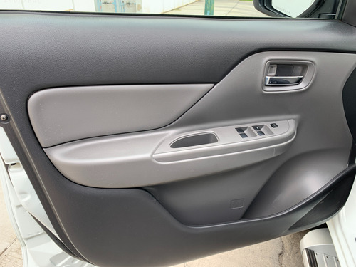 Mitsubishi L200 2.4 Cabina Doble 4x2 Mt