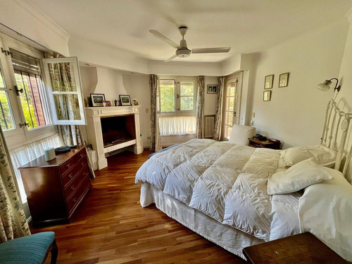 Excelente Casa En Venta En Punta Chica De Libertador Al Río, 4 Dormitorios, Gran Jardín