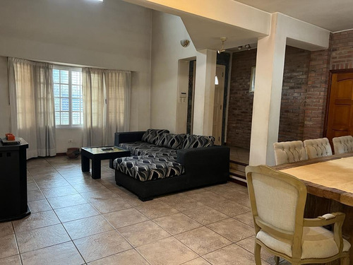 Imagen 13 de 30 de Venta De Casa Con Pileta Ubicada En 20 De Junio 1317 En Bella Vista