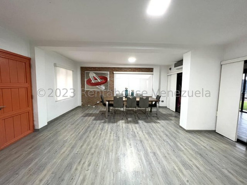 Bella Casa, Totalmente Remodelada, Moderna, Nueva, Con Extraordinarias Áreas Sociales Y Hermosa Vista.  En Venta Bosque La Lagunita Mls #24-2592  Carmen Febles 