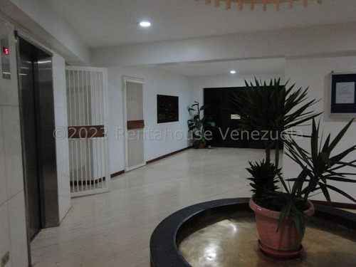 Sb Lujoso Apartamento En Cumbres De Curumo, Remodelado, 2 Hab, 3 Baños, Sala, Comedor, Family Room, Cocina Empotrada Americana, Lavandero, Aire Acondicionado, Salón De Fiestas, Salón De Juegos
