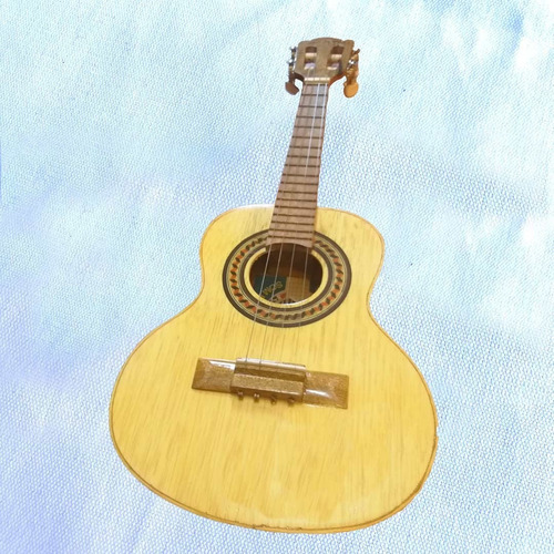 Imagen 2 de 2 de Cavaquinho Sol De Ouro (brasil)