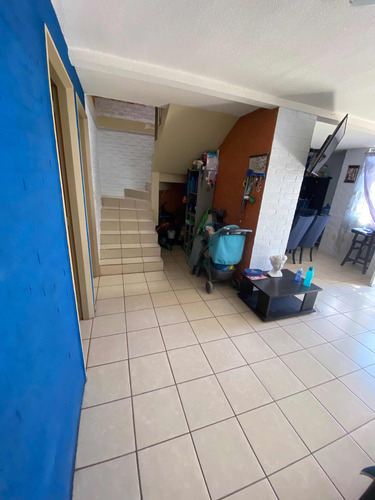 Se Vende Cass En Avenida Principal De Arboledas Cd Bajío