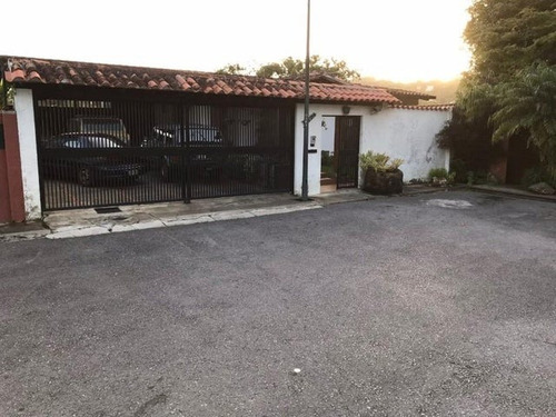 Se Vende Casa En La Lagunita Country Club Mls #23-13964