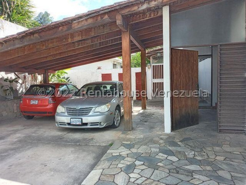 Jecsse Salazar Mls #j24-10573 Hermosa Y Funcional Casa Para Remodelar En Prados Del Este