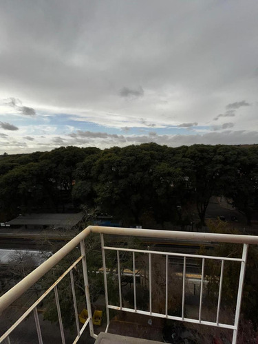 Departamento De 4 Ambientes Dependencia En Venta En Acassuso.
