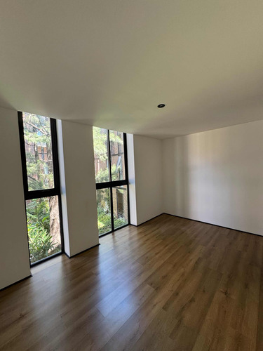 Impecable Y Moderno Duplex De 3 Ambientes Con Cochera En Venta - Inmejorable Ubicación Muy Cerca De Autopista.