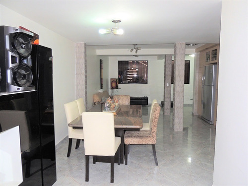 Imagen 2 de 16 de Bella Town House En Llano Alto