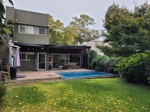 Casa En Venta En Villa Elisa 3 Dormitorios Pileta Parque Moderna