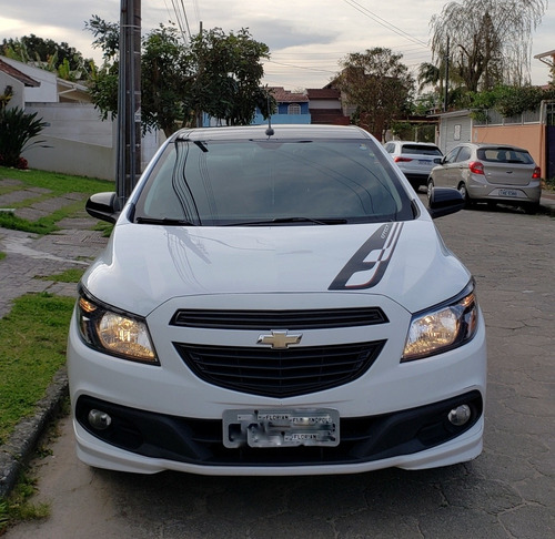Imagem 2 de 8 de Chevrolet Onix 2016 1.4 Effect 5p