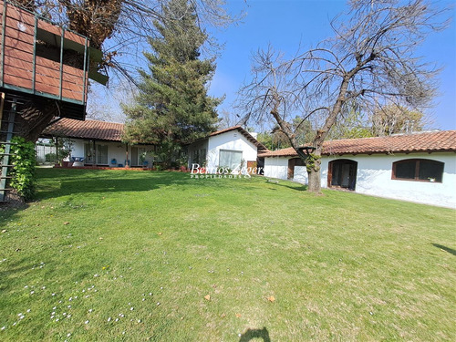 Casa En Venta, 4 Dormitorios 4 Baños, Sala De Estar La Reina