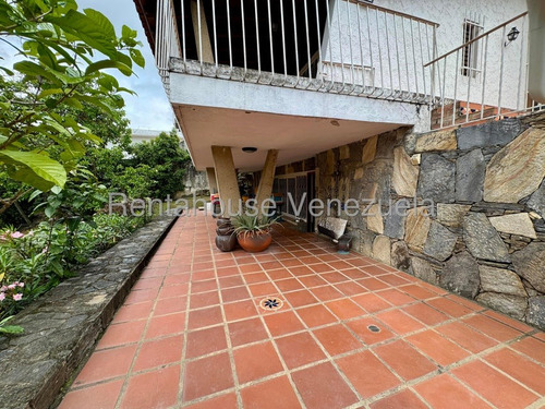 Espaciosa Casa Urb. Cumbres De Curumo Cod. 26-356