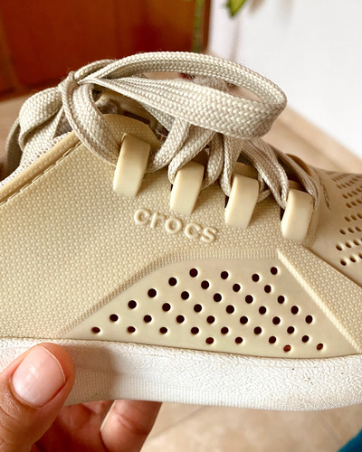 Calzado Zapatillas Crocs De Niña Con Cordones (Usado)