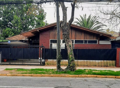 Se Vende Gran Casa 8 /d 4/b Comuna De Ñuñoa
