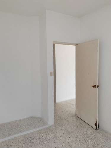 Casa De Un Piso Con 2 Habitaciones Muy Bien Ubicada