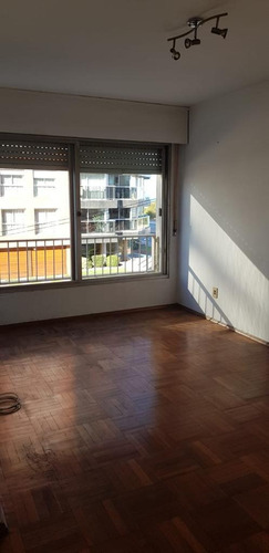 Imagen 10 de 12 de Vendo Apartamento Malvin Frente Al Mar 2 Dormitorios C/patio