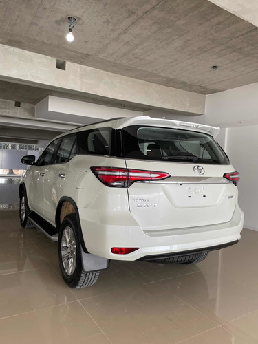 Imagen 6 de 14 de Toyota Sw4 2022 2.8 Srx 177cv 4x4 7as At