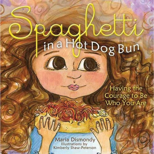 Espaguetis En Un Bollo Del Perro Caliente: Tener El Coraje