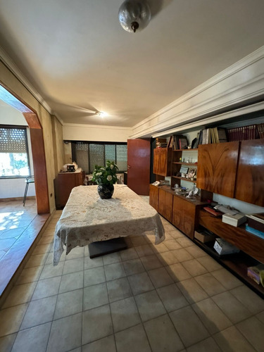 En Venta Piso Unico 6 Amb C/ Cochera, Balcones, Patio, Terraza Y Quincho En Lanus O (441)