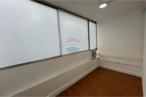 En Venta Oficina Con 3 Privados Y Recepción,