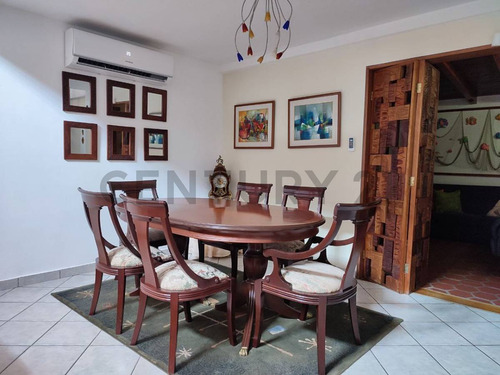 Amplio Townhouse Ubicado En C.r Villas De Oriente