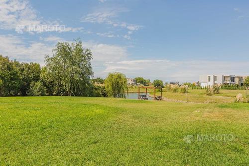 Imagen 4 de 11 de Lote En Venta Con Muelle En El Canton - Maroto Propiedades