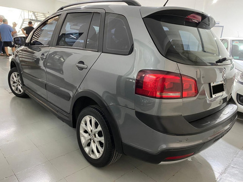 Imagen 4 de 15 de Volkswagen Suran Cross 1.6l R Door 878 Manual 2014 Usado