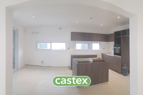 Imagen 2 de 21 de Casa De 3 Dormitorios En Venta Con Renta En Los Lagos, Nordelta