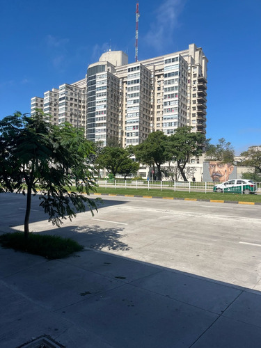 Apartamento Fte Al Clínicas, Sobre Avda. Italia, Dormitorio Amplio, Baño Moderno, Muy Luminoso